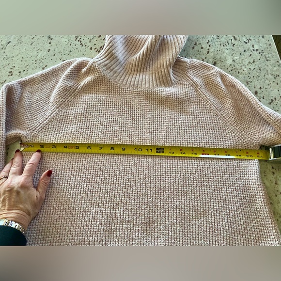 Old Navy Waffle Knit Cowl Neck Turtleneck, Split Hem Sweater, Soft Pink, Size M - Picture 3 of 7
